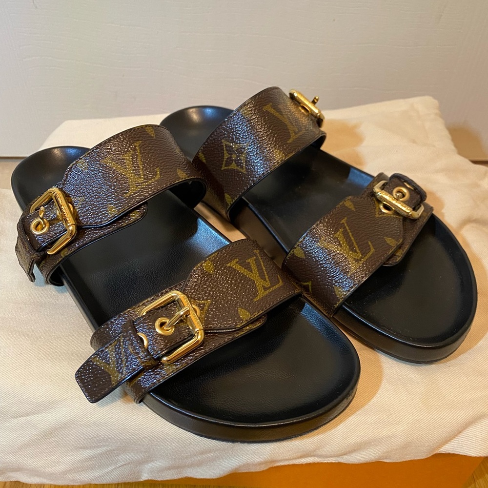 Louis Vuitton bom dia mule size 38. Fits US size 8. Runs true to size.